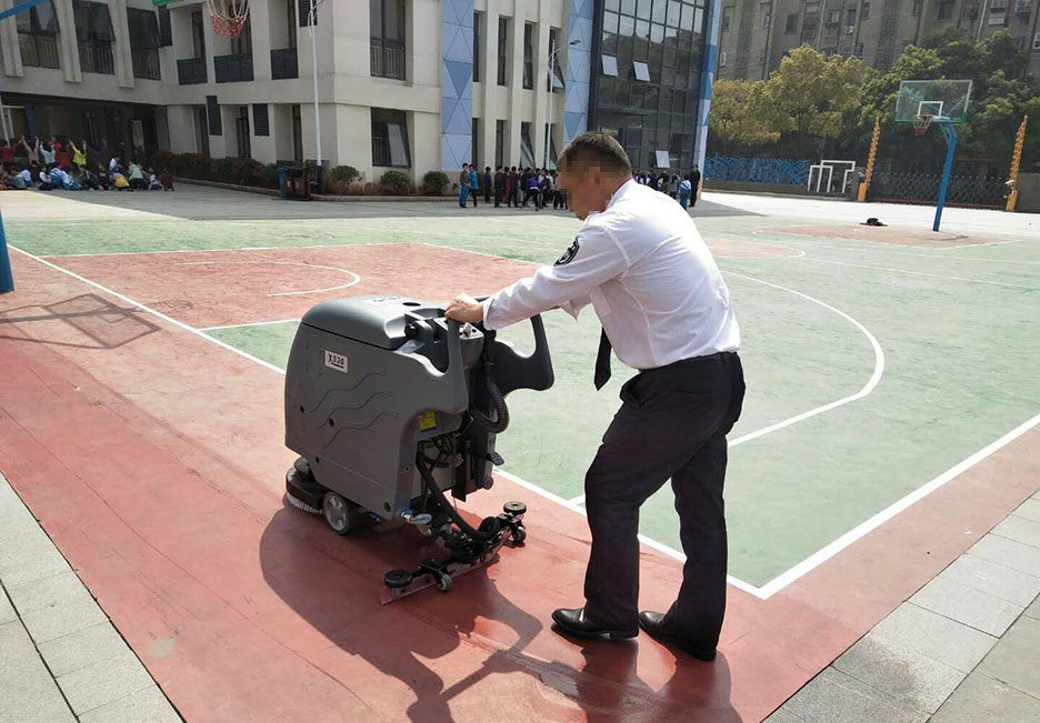 江西大型清潔設備多功能洗地機和電動<a href=http://www.njyouerda.com target=_blank class=infotextkey>掃地車生產廠</a>