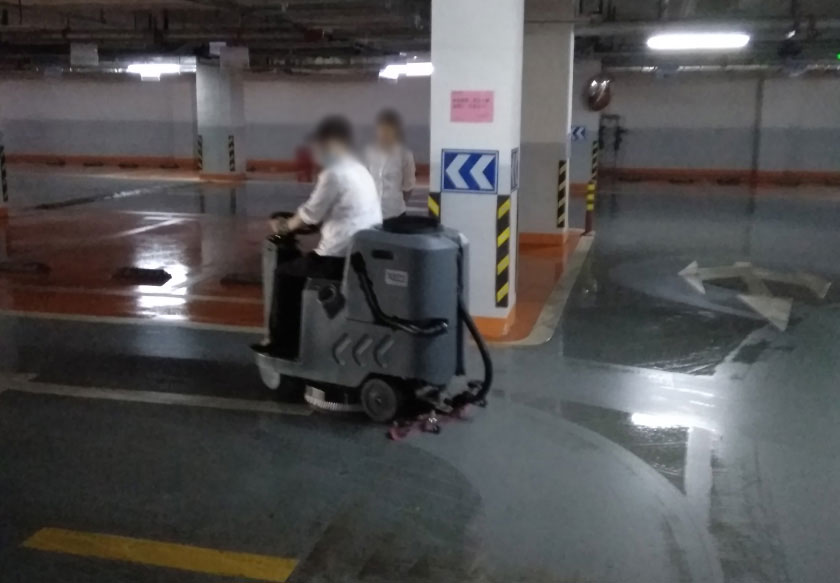 地下停車場駕駛式洗地機(jī)-旭潔全自動洗地機(jī)